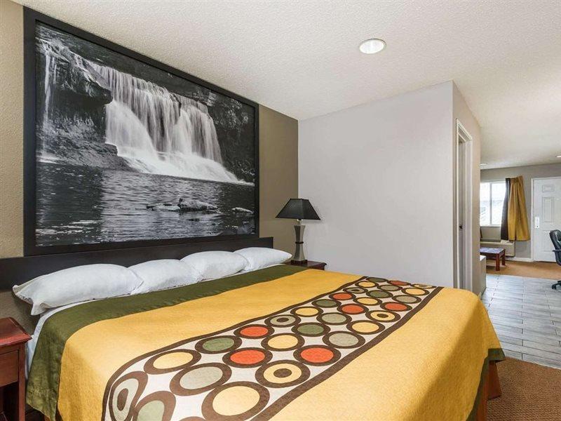 Hotel Super 8 By Wyndham Indianapolis/Ne/Castleton Area Extérieur photo