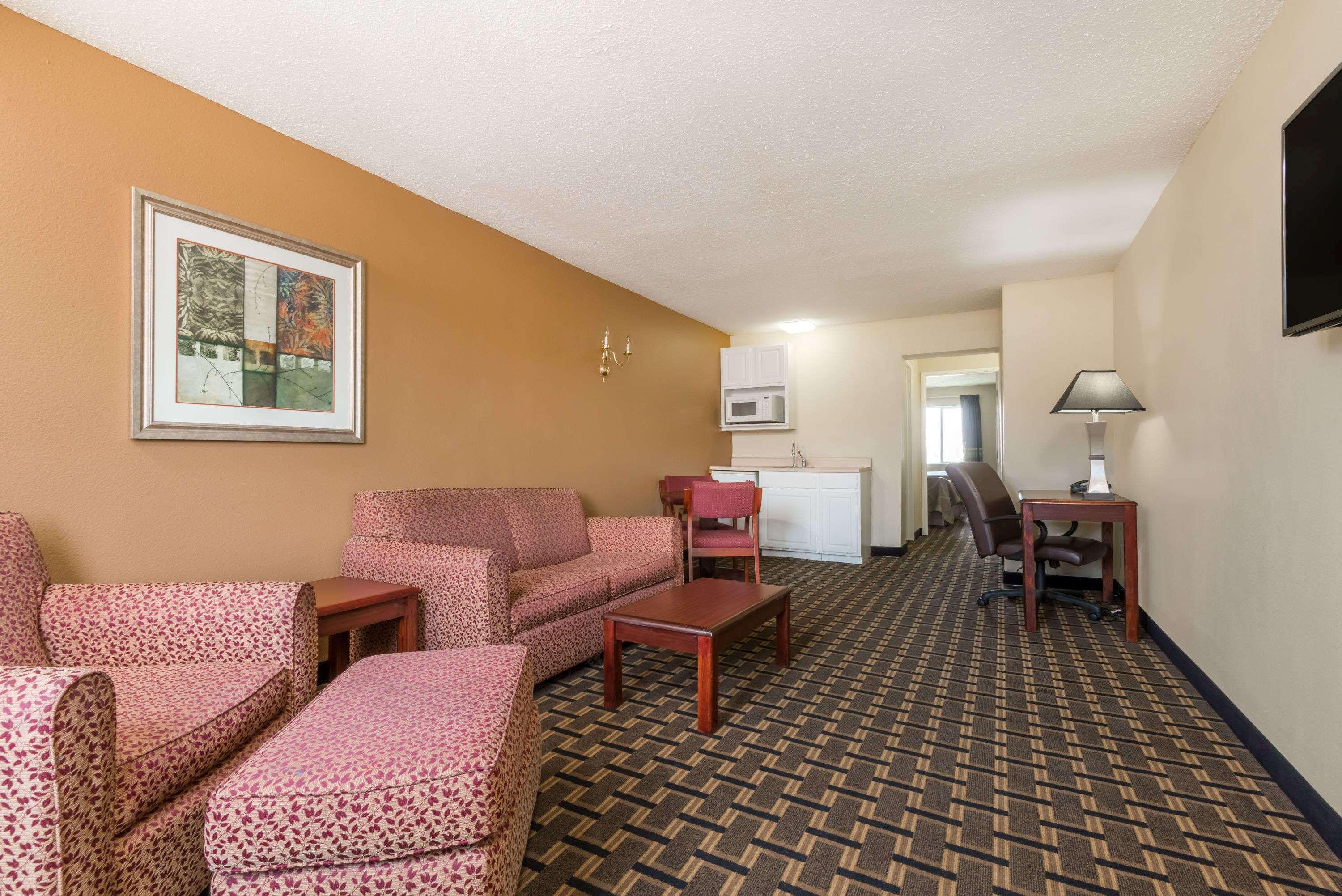 Hotel Super 8 By Wyndham Indianapolis/Ne/Castleton Area Extérieur photo
