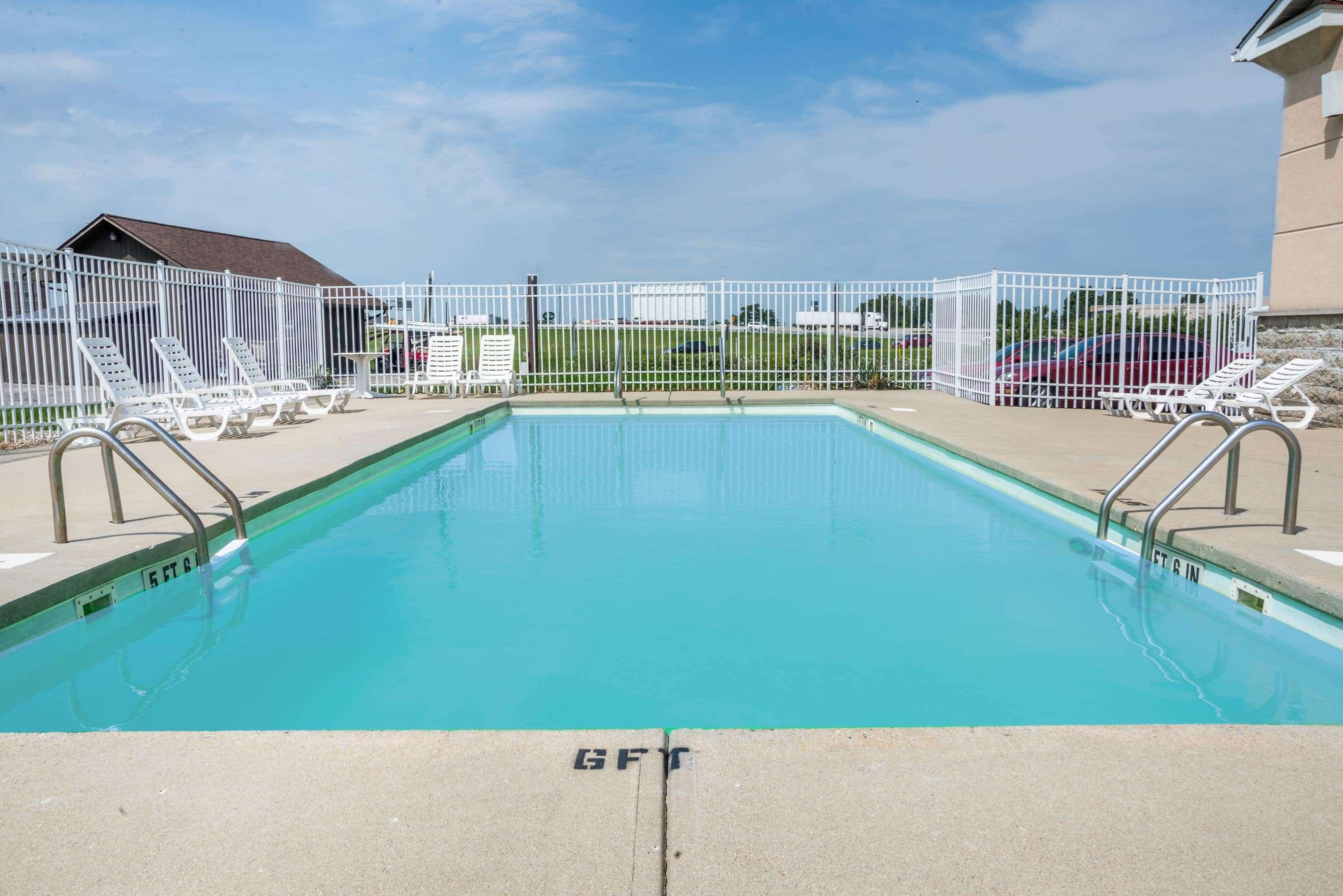 Hotel Super 8 By Wyndham Indianapolis/Ne/Castleton Area Extérieur photo