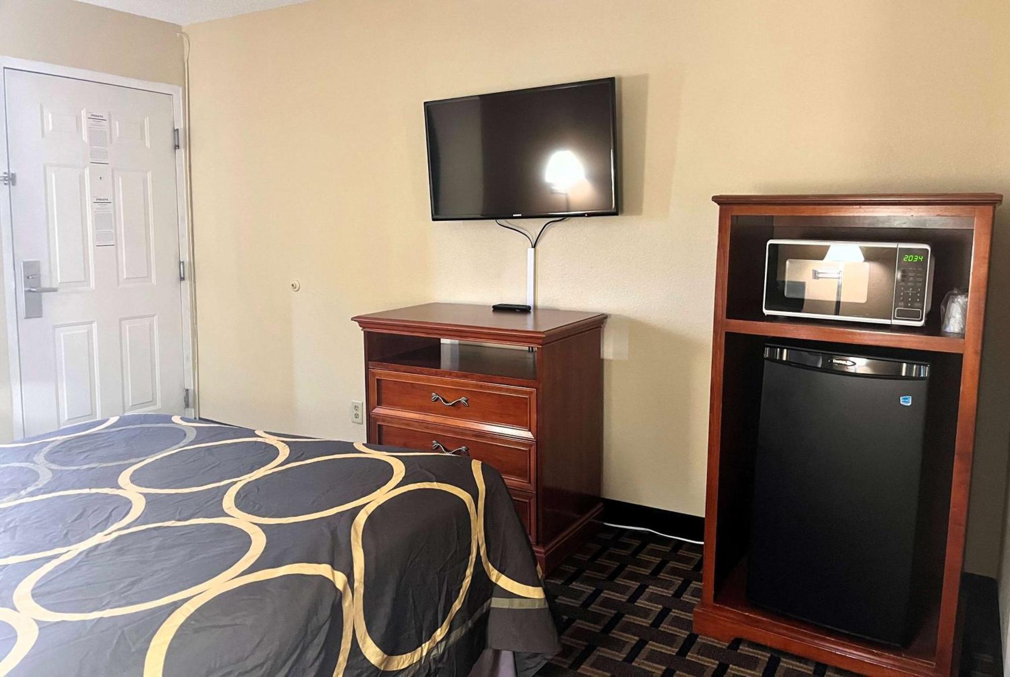 Hotel Super 8 By Wyndham Indianapolis/Ne/Castleton Area Extérieur photo