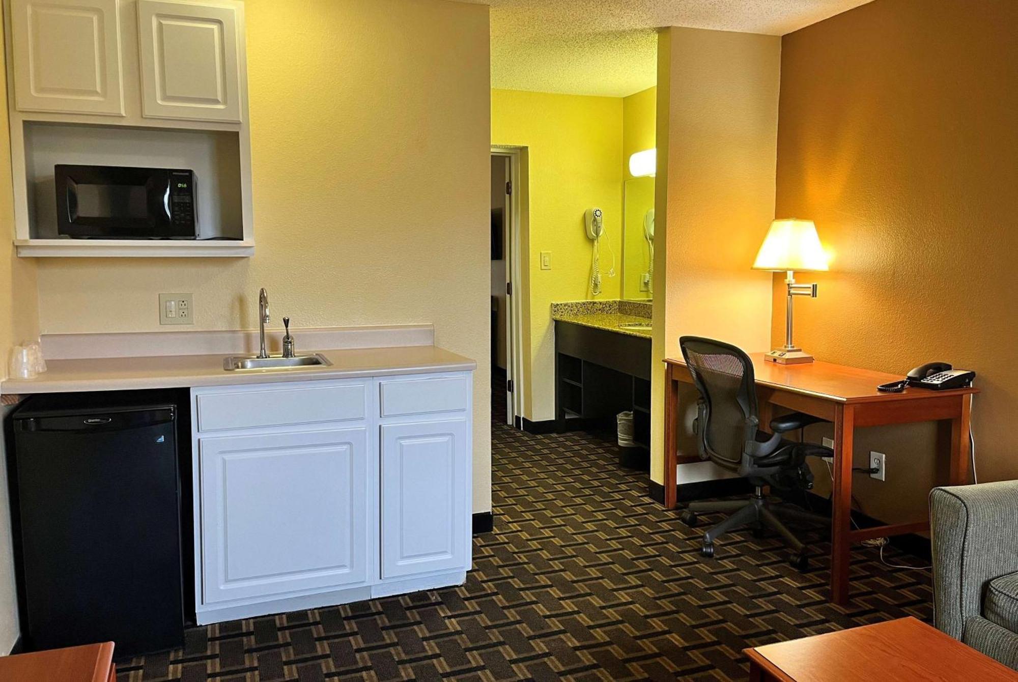 Hotel Super 8 By Wyndham Indianapolis/Ne/Castleton Area Extérieur photo