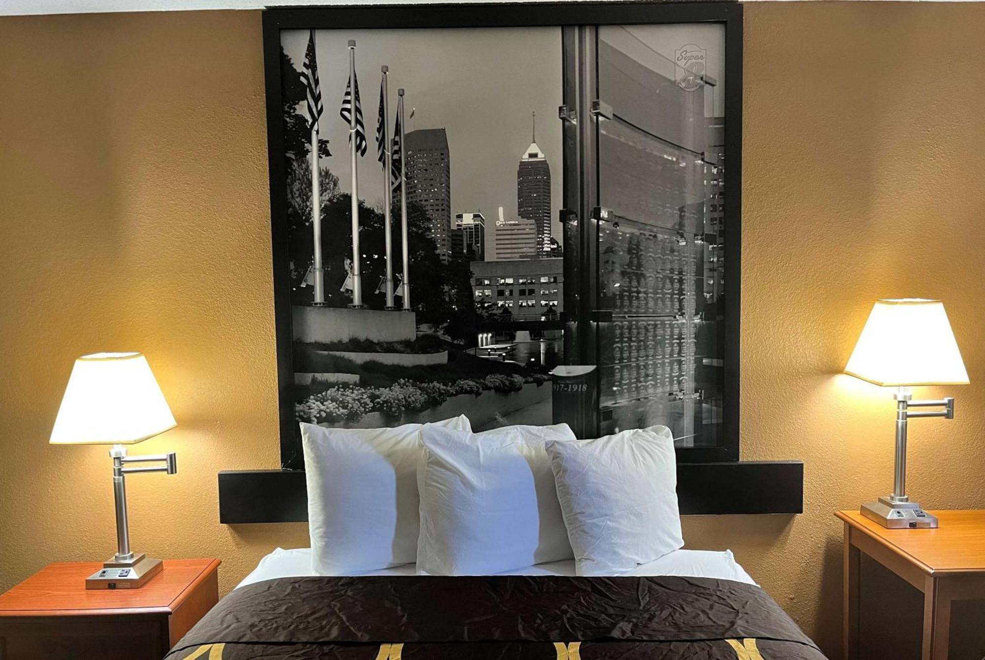 Hotel Super 8 By Wyndham Indianapolis/Ne/Castleton Area Extérieur photo