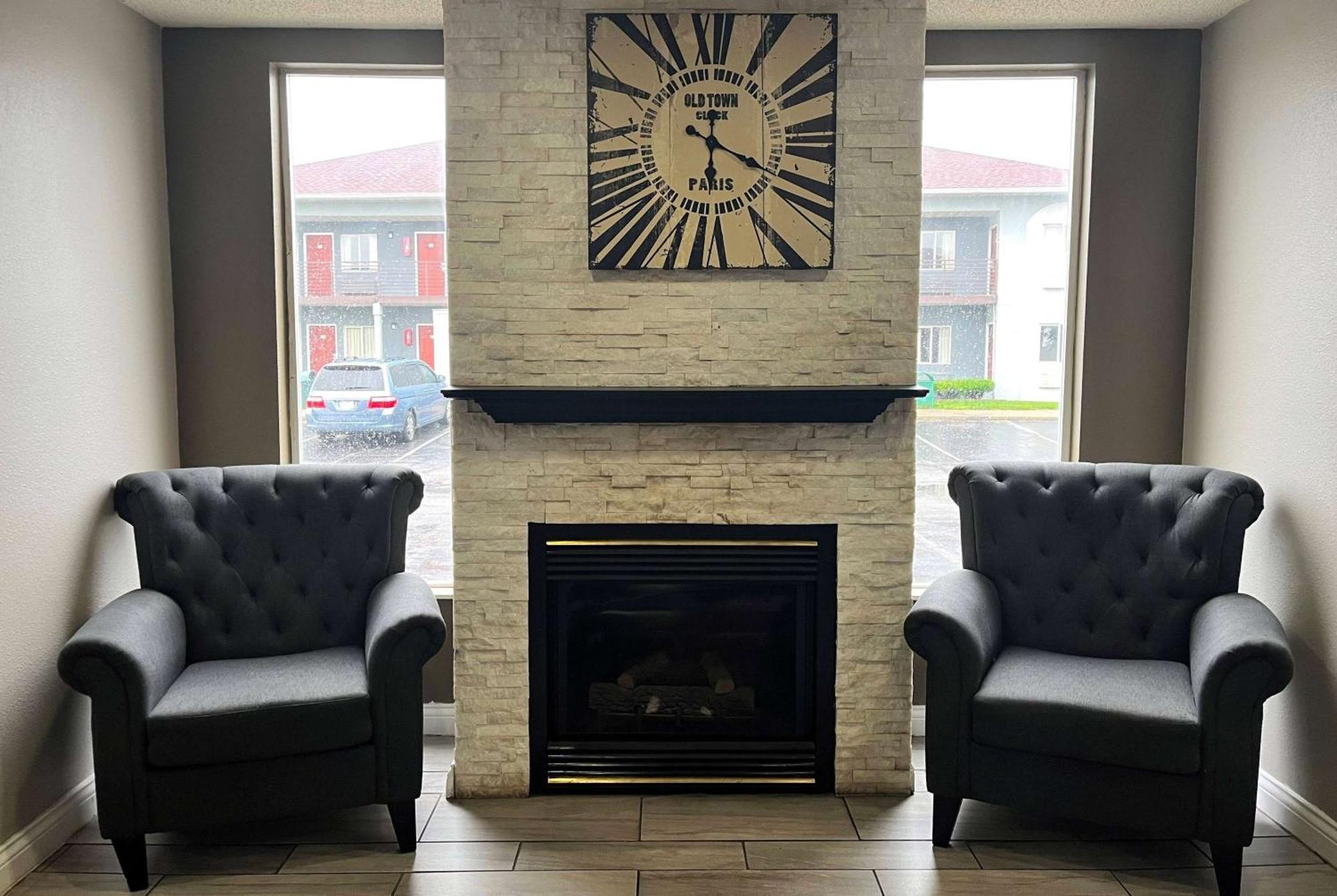 Hotel Super 8 By Wyndham Indianapolis/Ne/Castleton Area Extérieur photo
