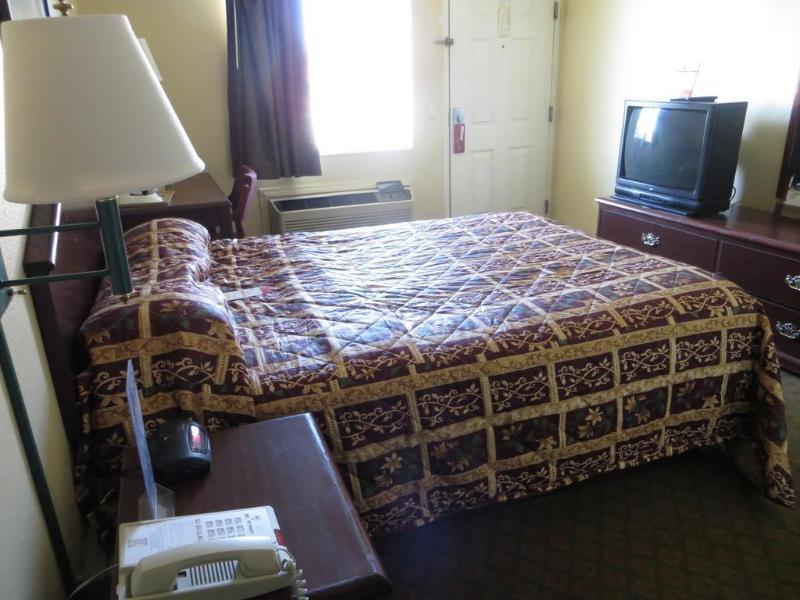 Hotel Super 8 By Wyndham Indianapolis/Ne/Castleton Area Extérieur photo