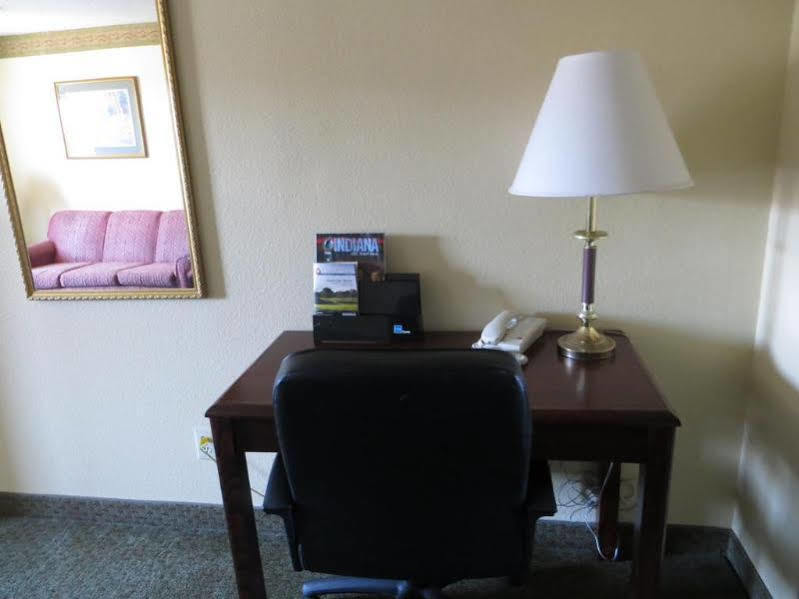 Hotel Super 8 By Wyndham Indianapolis/Ne/Castleton Area Extérieur photo