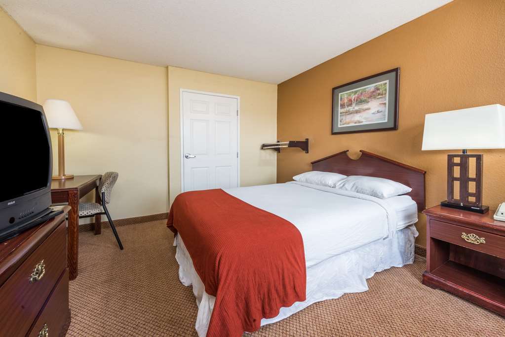 Hotel Super 8 By Wyndham Indianapolis/Ne/Castleton Area Chambre photo