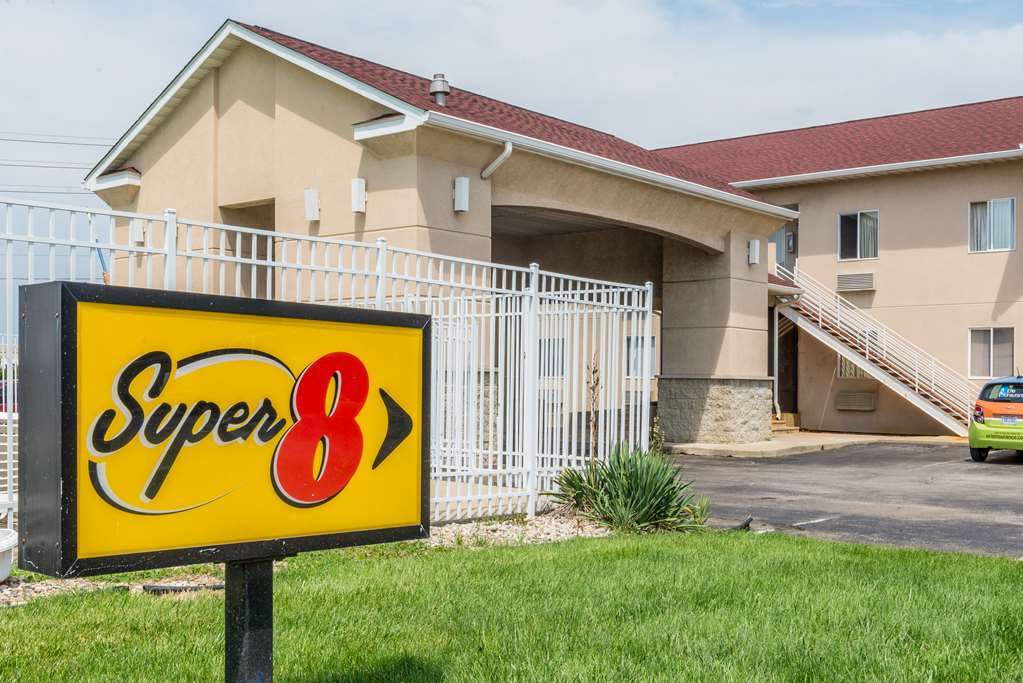 Hotel Super 8 By Wyndham Indianapolis/Ne/Castleton Area Extérieur photo